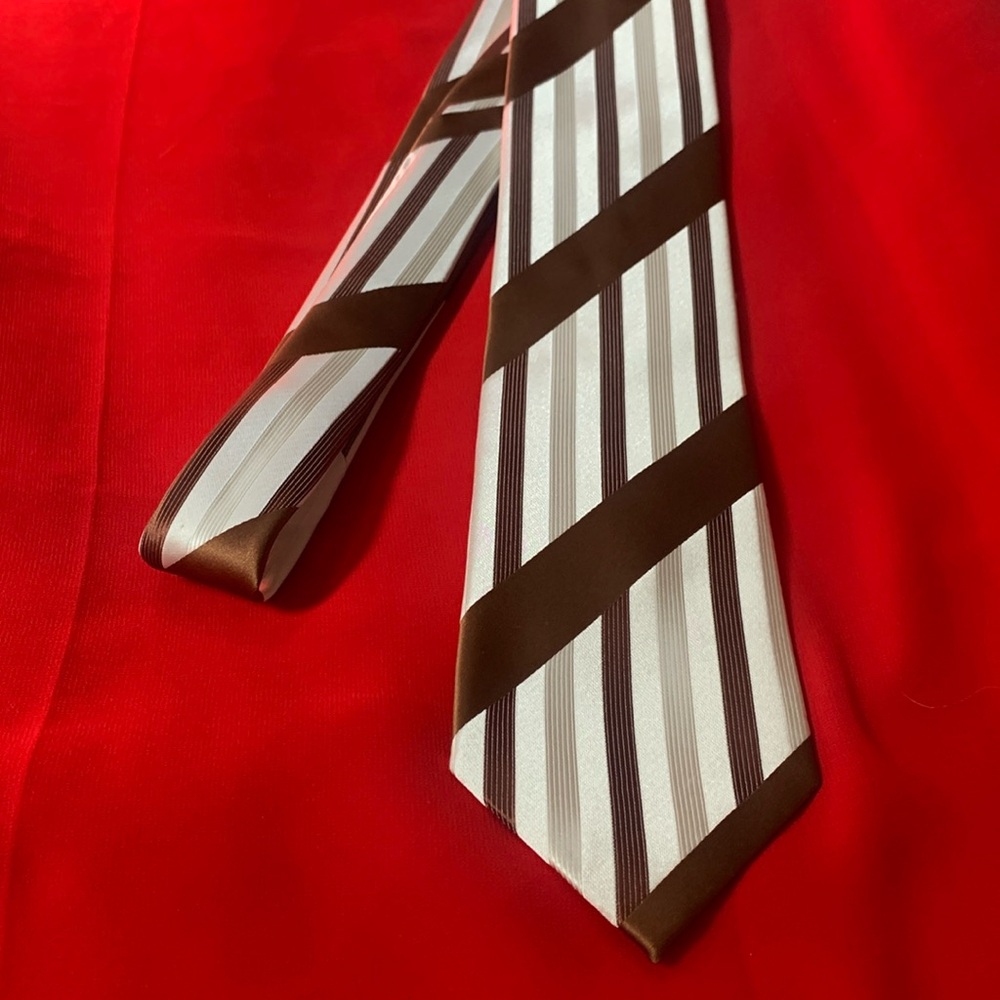 Downtown R Lewis vintage tie!